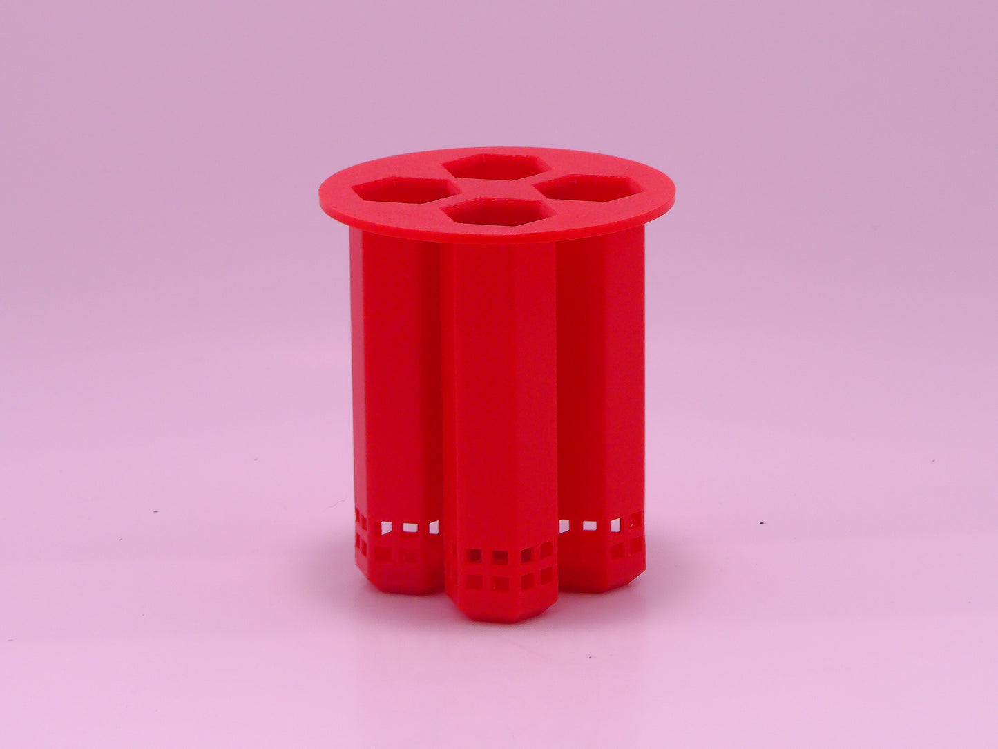 Mason smooth repoussé support in 250ml bottle from Monark Dimension, shown with metal tools and textured surface.
