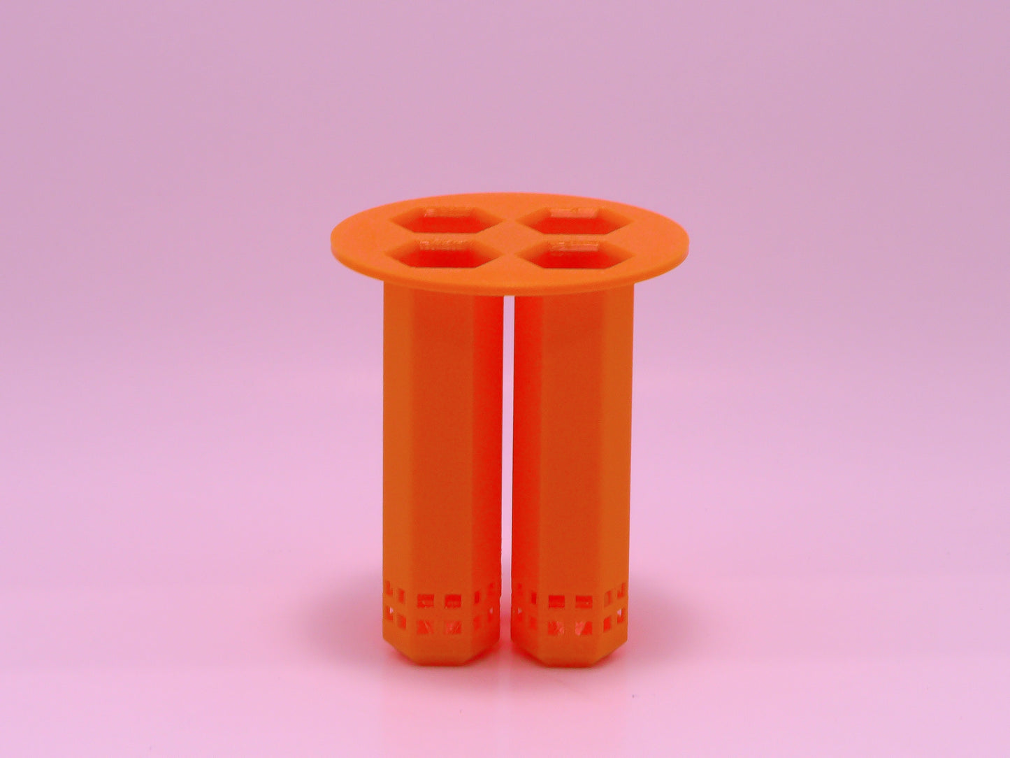 Monark Dimension Mason smooth repoussé support container, 250ml, shown in the image with metal crafting tools.