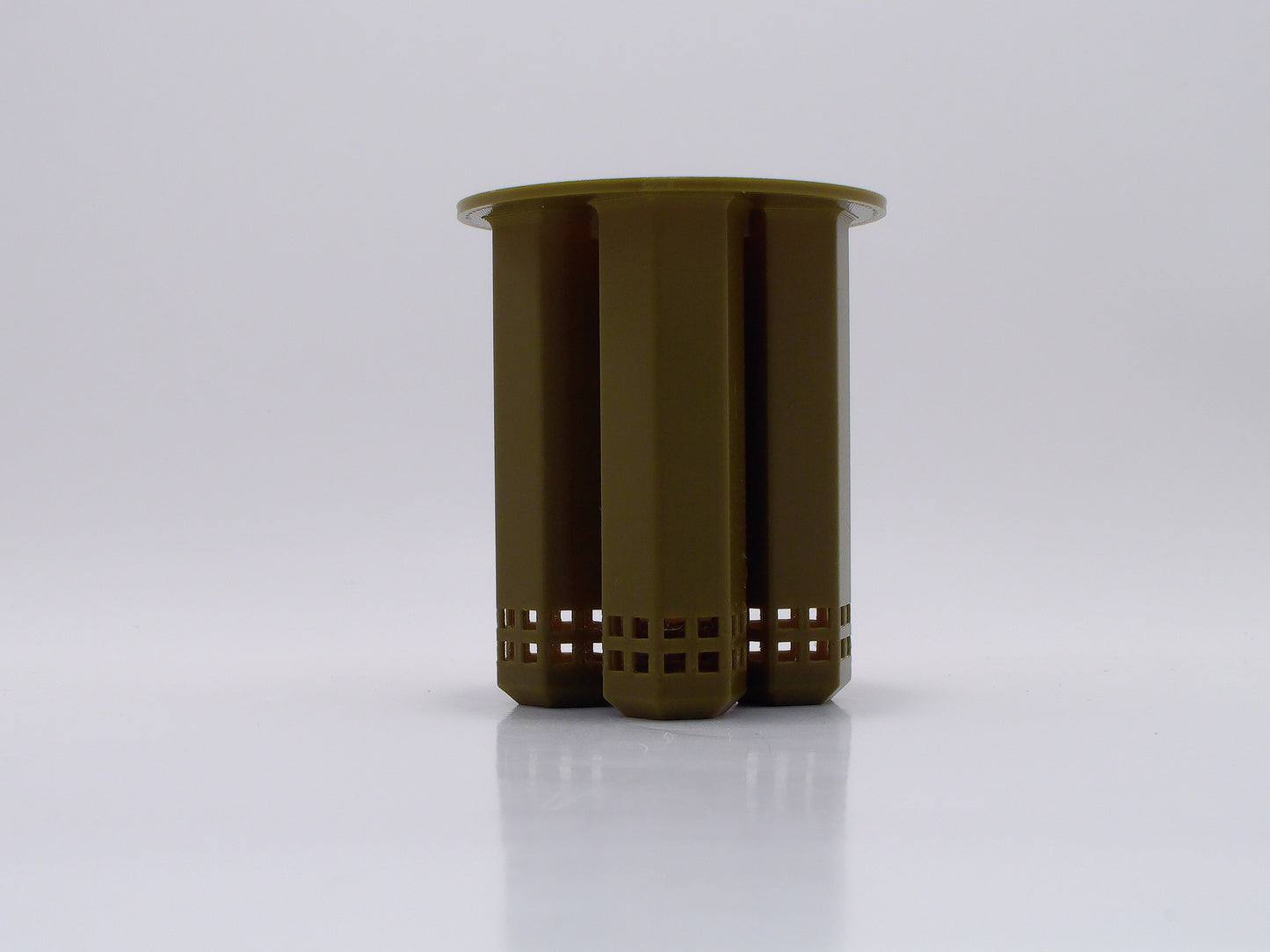 Mason lisse repoussé support by Monark Dimension in a 250ml container, shown in a close-up image of the metal craft tool.