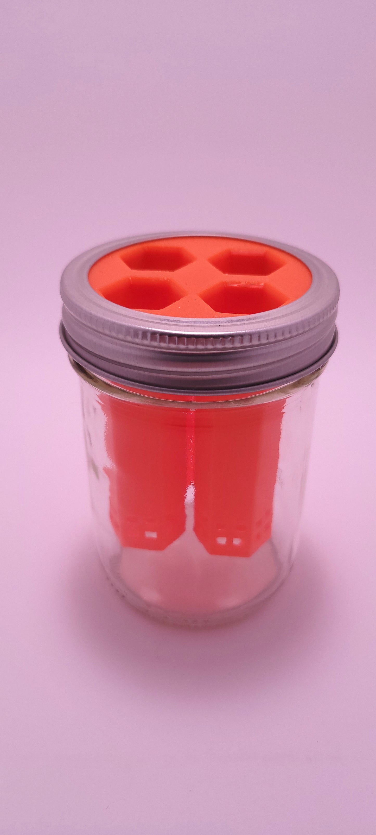 Mason repousse kit Monark Dimension with 250ml lisse product in white container, shown in close-up with bright background.
