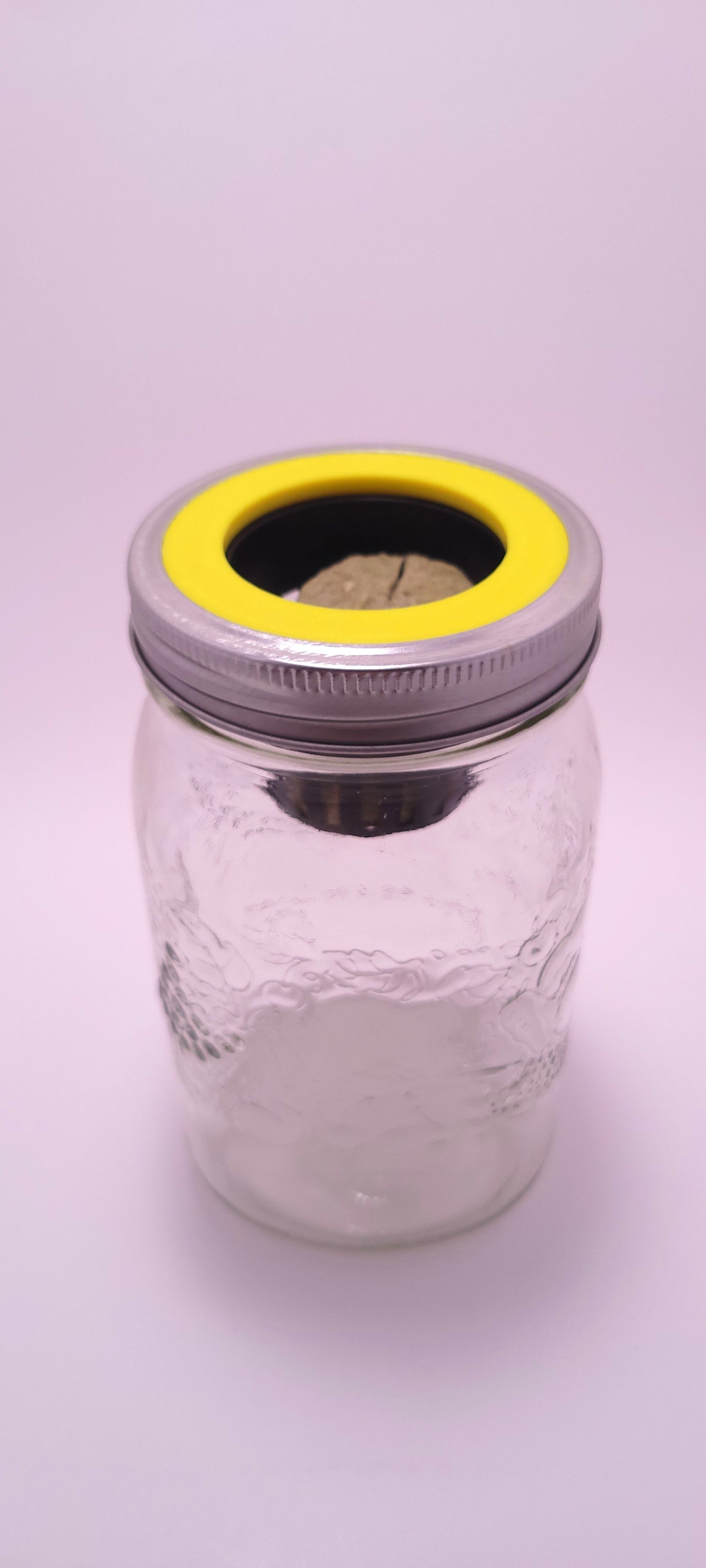 Monark Dimension Kit hydro Mason déco 1L with colorful decorative stones and Mason jar for DIY craft projects.